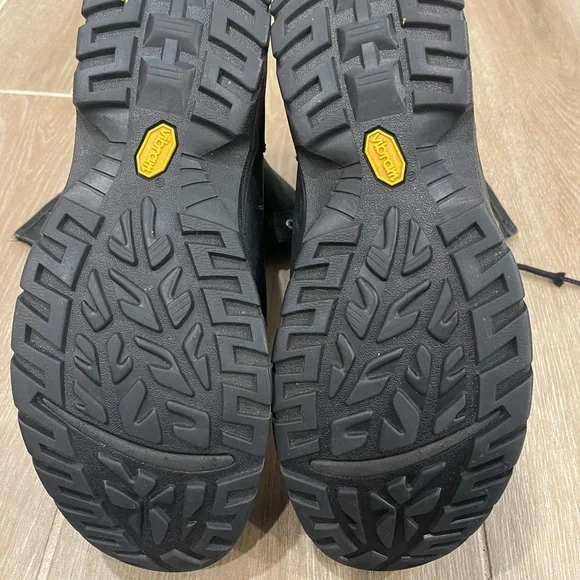 UGG Men's Butte boots in black waterproof leather size 12 - Picture 16 of 16